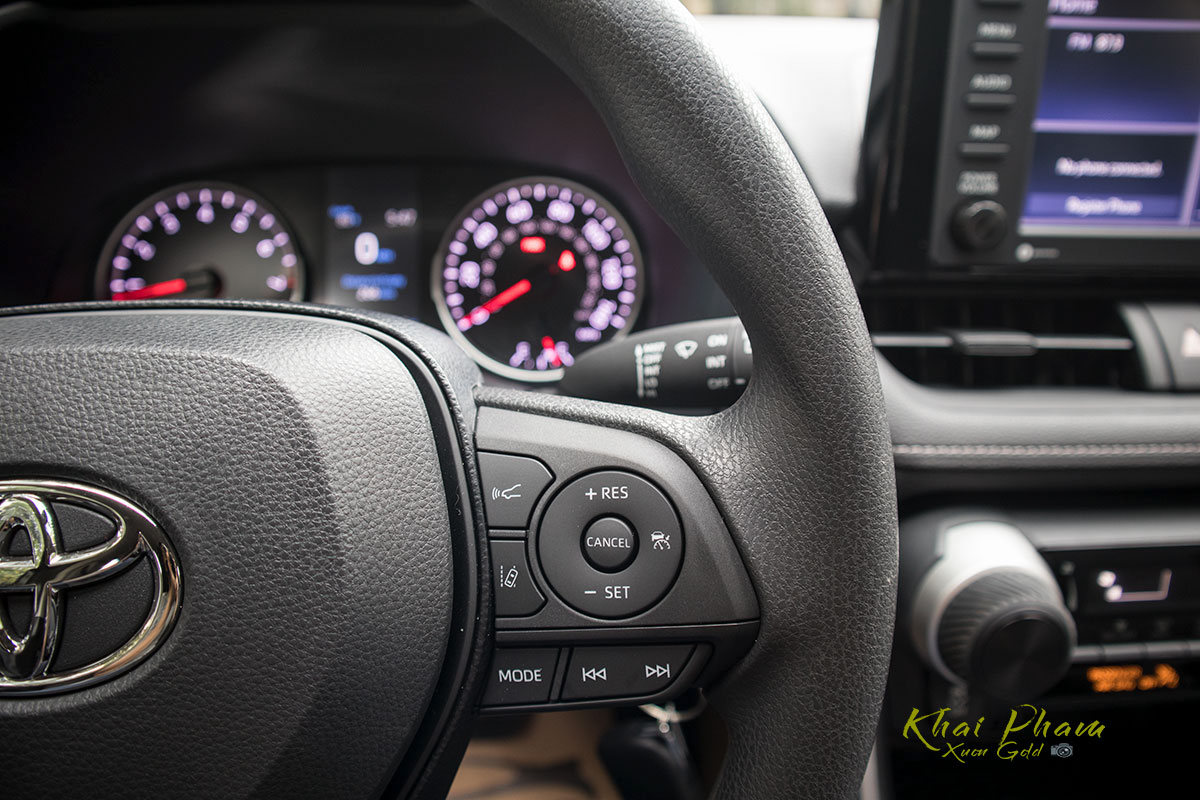 Ảnh chụp nút bấm xe Toyota RAV4 2020 1