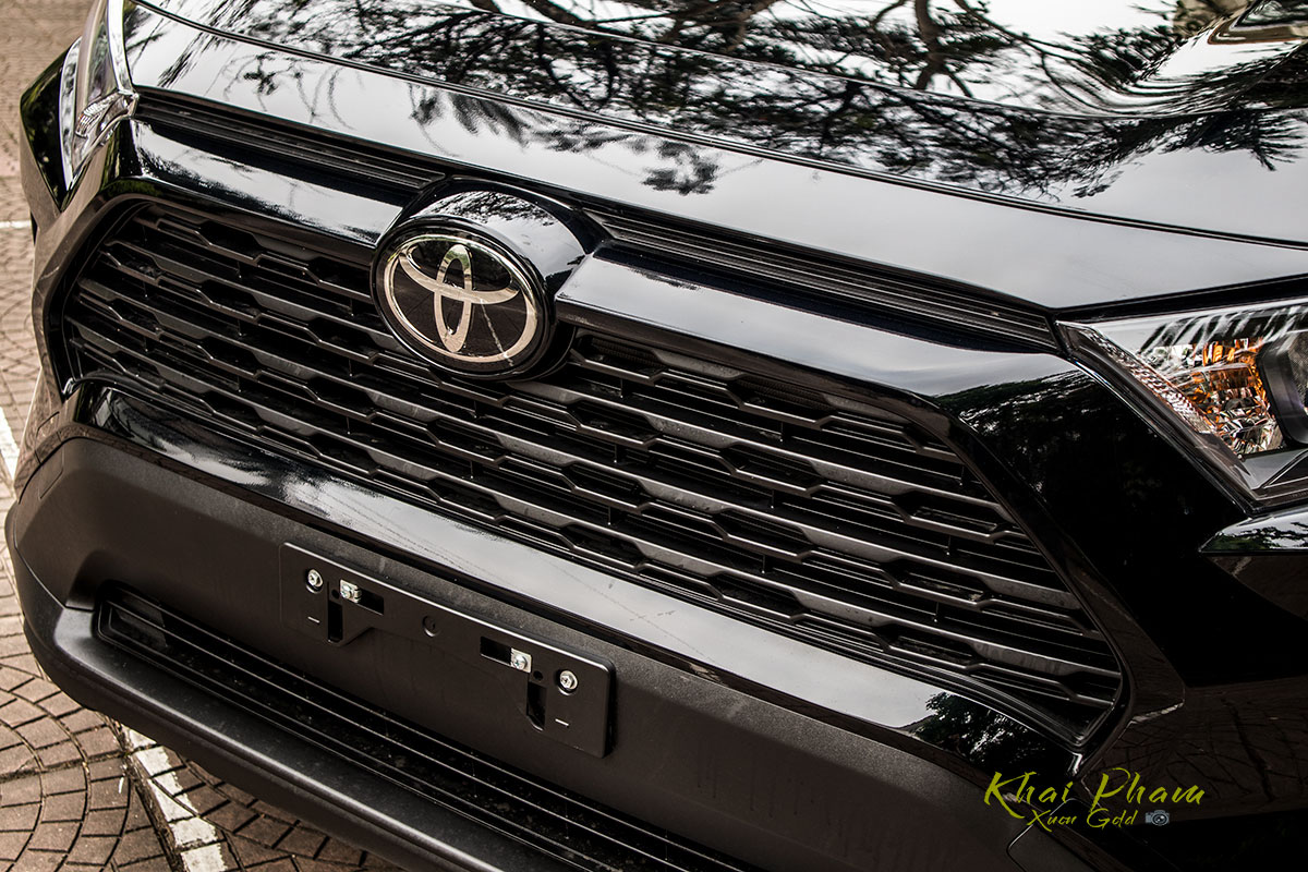 Ảnh chụp lưới tản nhiệt xe Toyota RAV4 2020 