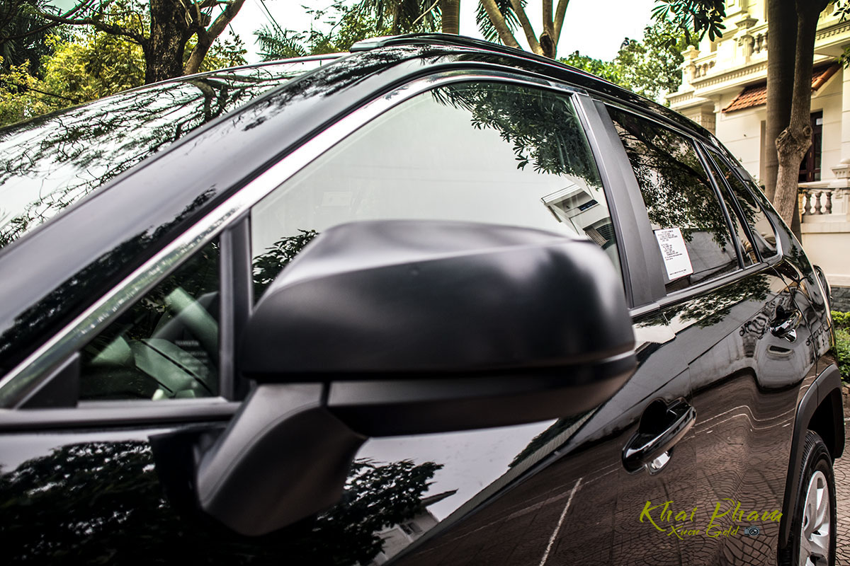 Ảnh chụp gương xe Toyota RAV4 2020 