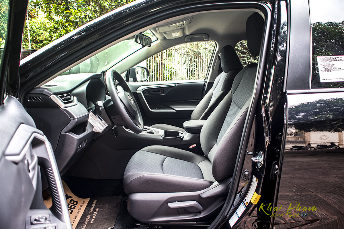 Ảnh chụp ghế lái xe Toyota RAV4 2020 