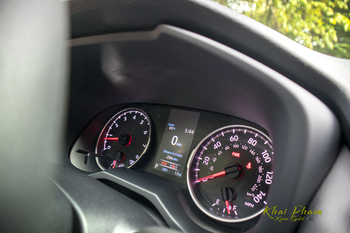 Ảnh chụp đồng hồ xe Toyota RAV4 2020 