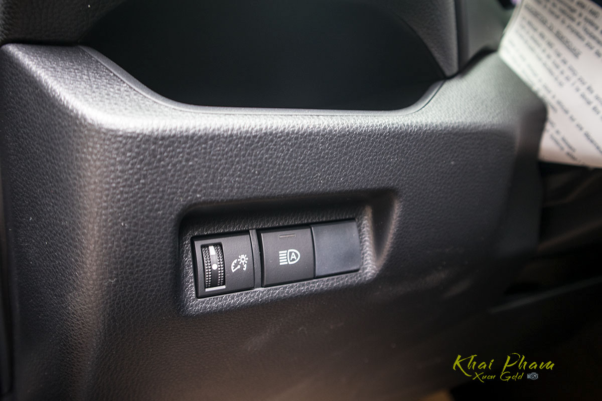 Ảnh chụp cụm điều khiển xe Toyota RAV4 2020 