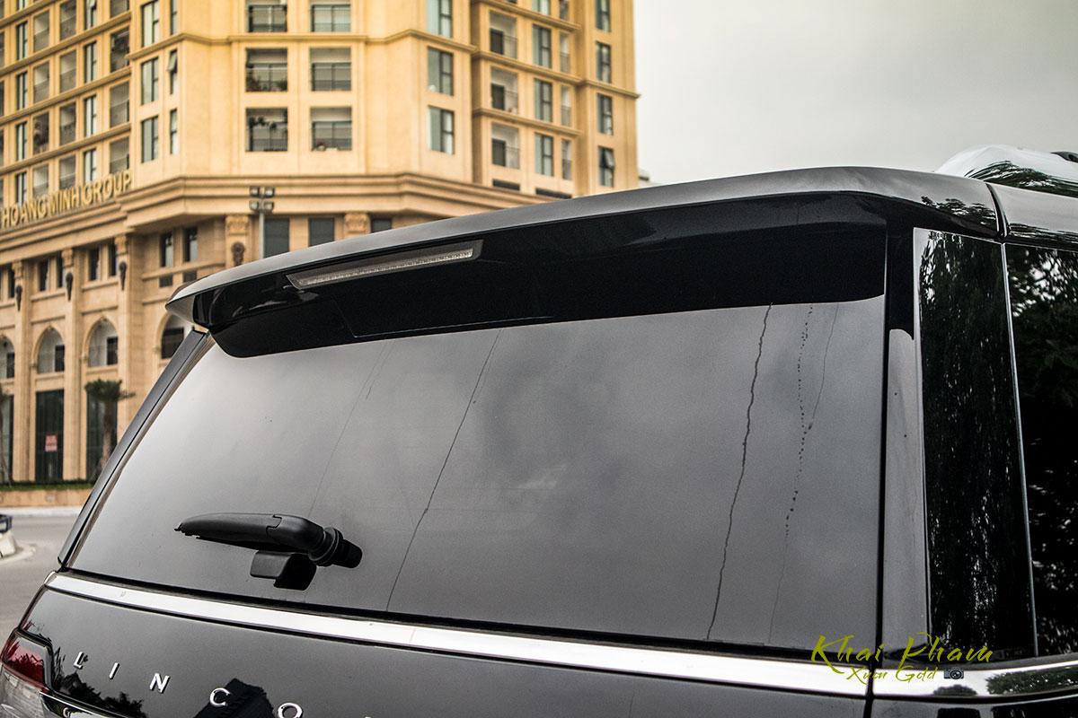 Ảnh kính hậu xe Lincoln Navigator L Reserve 2020 1