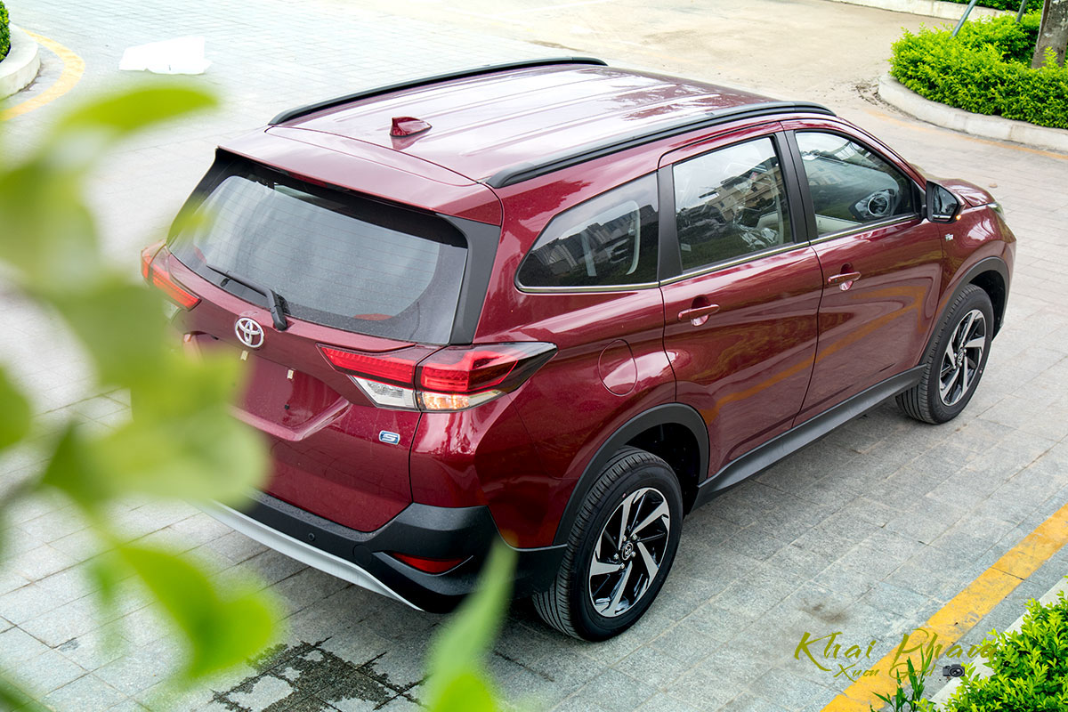 Ảnh phía sau trên cao xe Toyota Rush 2020