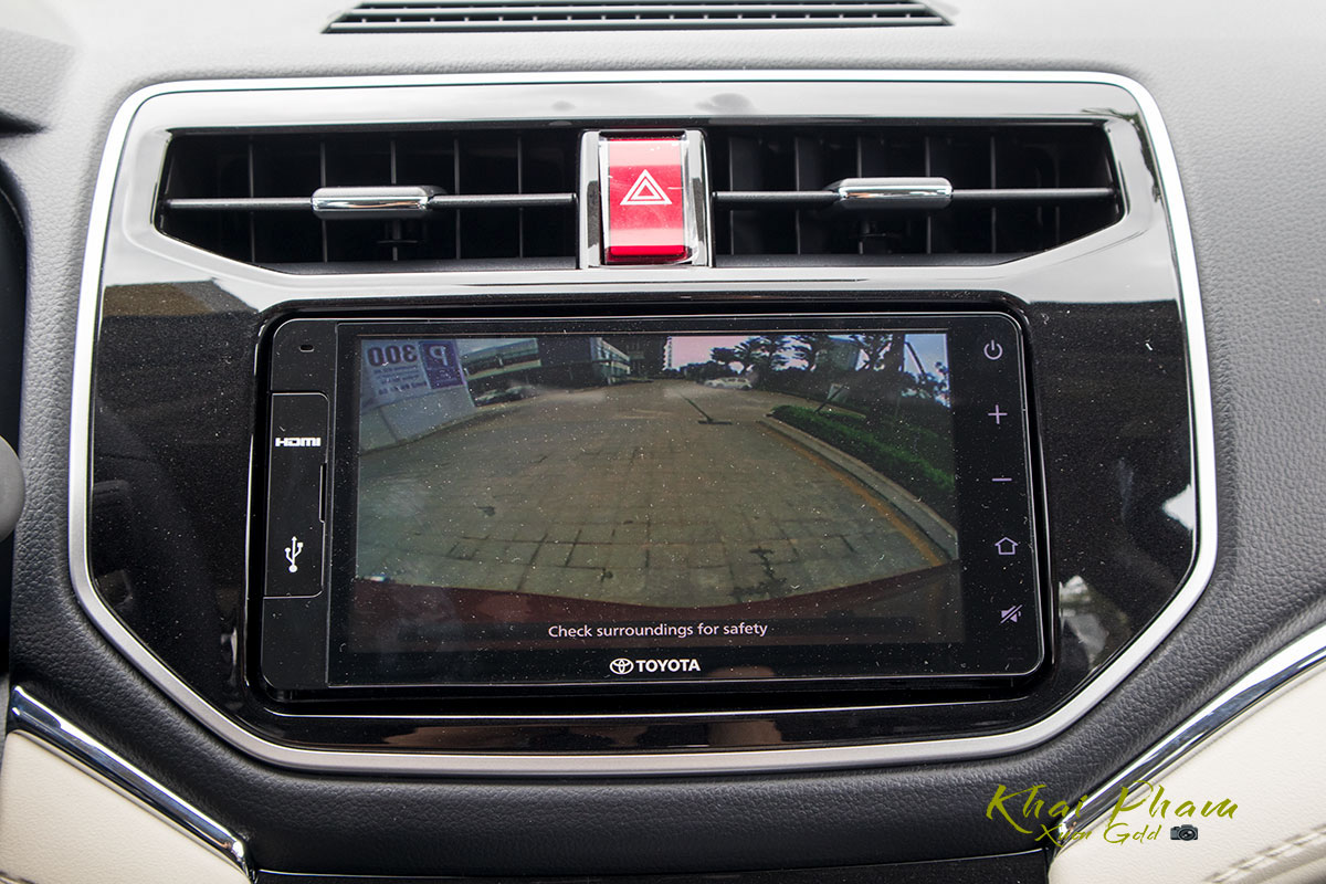Ảnh màn hình kiêm camera lùi xe Toyota Rush 2020