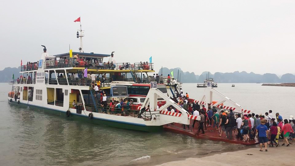 Cách lái xe xuống phà an toàn Cách lái xe xuống phà an toàn.