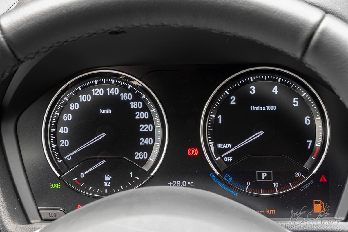 Đồng hồ kiểu mới trên BMW X1 2020.