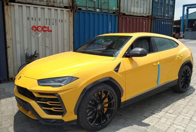 Soi chiếc Lamborghini Urus 4 chỗ đầu tiên vừa khui công tại Việt Nam a3