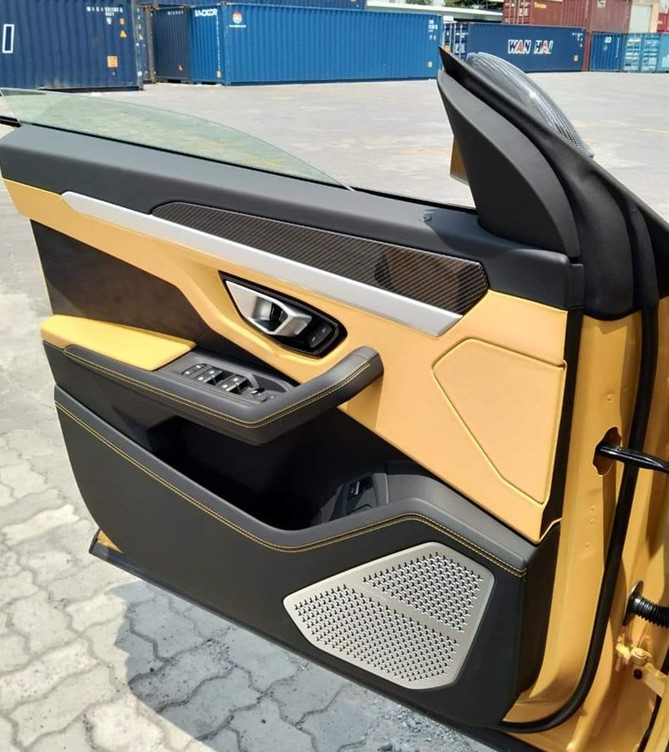 Soi chiếc Lamborghini Urus 4 chỗ đầu tiên vừa khui công tại Việt Nam a11