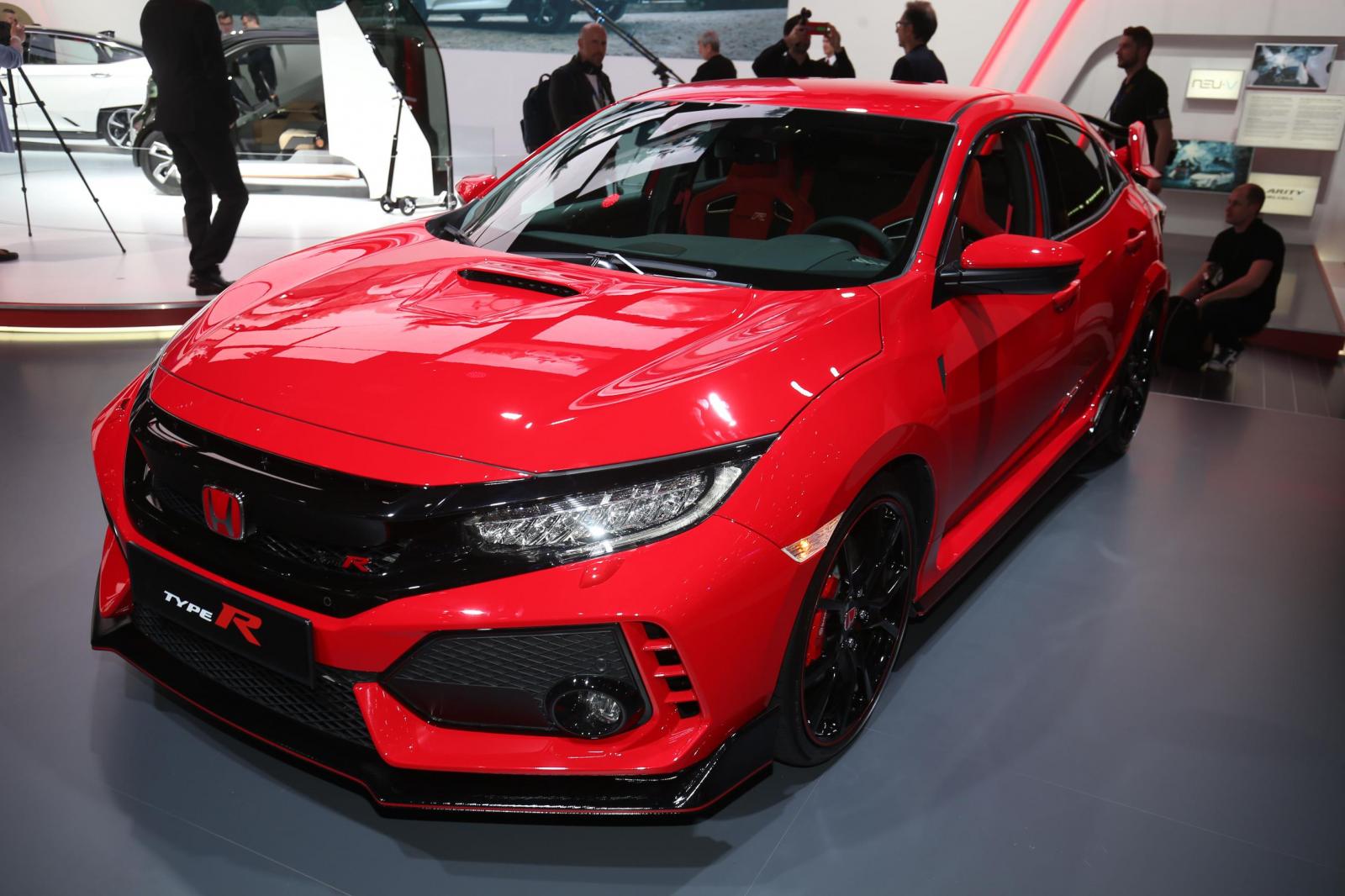 Honda Civic Type R là mẫu xe thoải mái đi cùng với tính năng thể thao cực đỉnh.