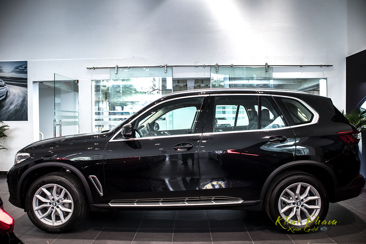 Ảnh chính diện thân xe BMW X5 xDrive40i 2020