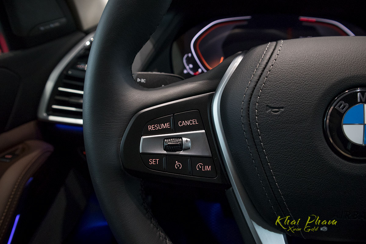 Ảnh nút bấm vô-lăng xe BMW X5 xDrive40i 2020