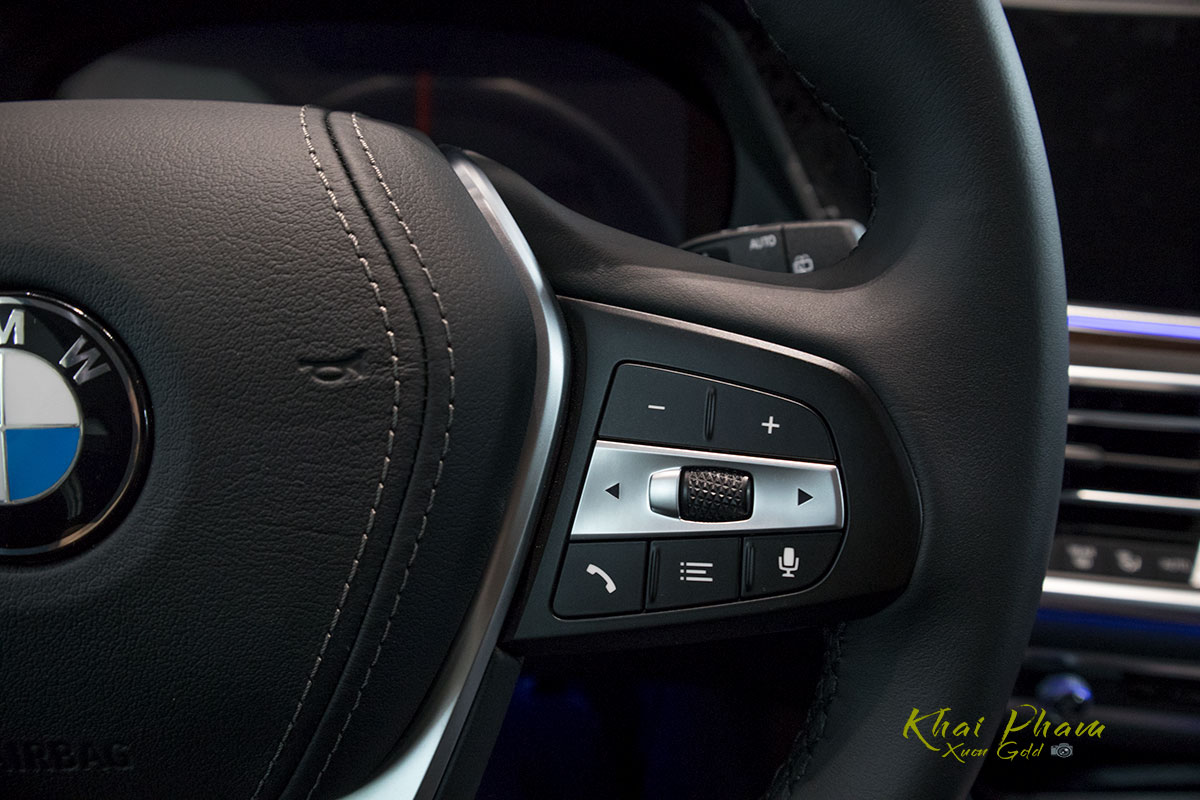 Ảnh nút bấm vô-lăng xe BMW X5 xDrive40i 2020 1