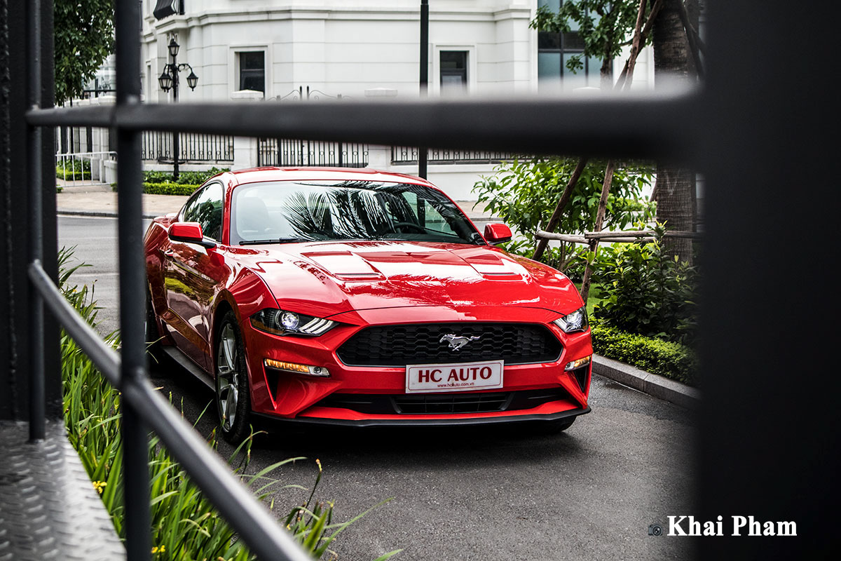 Ảnh chụp trước xe Ford Mustang 2020