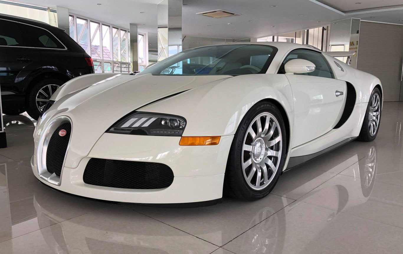 Bugatti Veyron - Khoảng 70 tỷ đồng Bugatti Veyron - Khoảng 70 tỷ đồng...