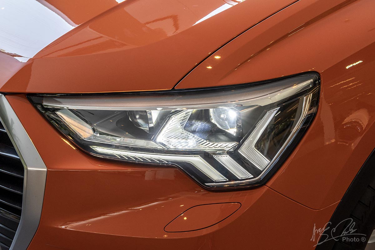 Đèn pha Audi Q3 2020 dạng LED tiêu chuẩn và có tuỳ chọn Matrix LED.