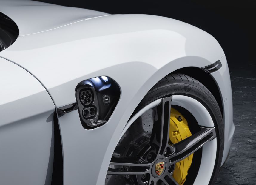 Trạm sạc nhanh xe thể thao điện Porsche Taycan đúng chuẩn siêu tốc.