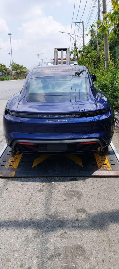 Porsche Taycan về Việt Nam không không lo thiếu vắng trạm sạc.