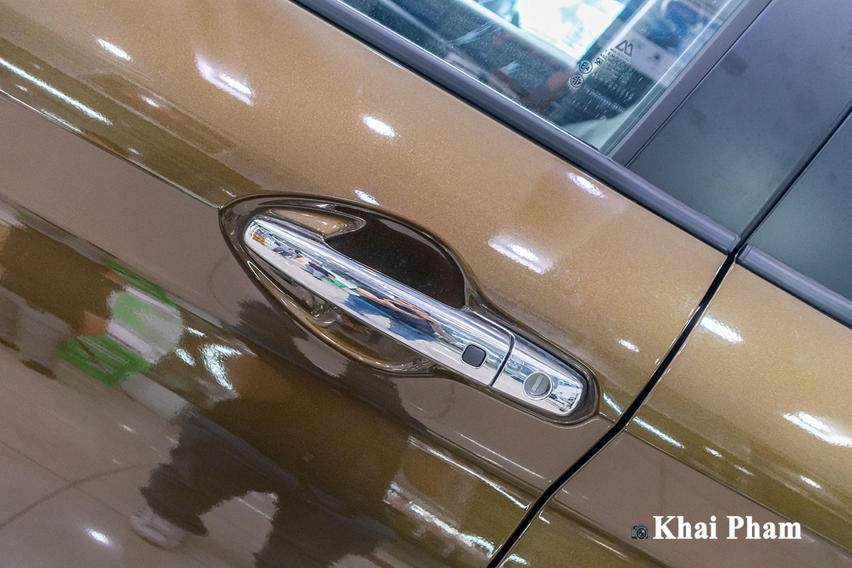 Ảnh tay nắm cửa xe Suzuki XL7 2020 