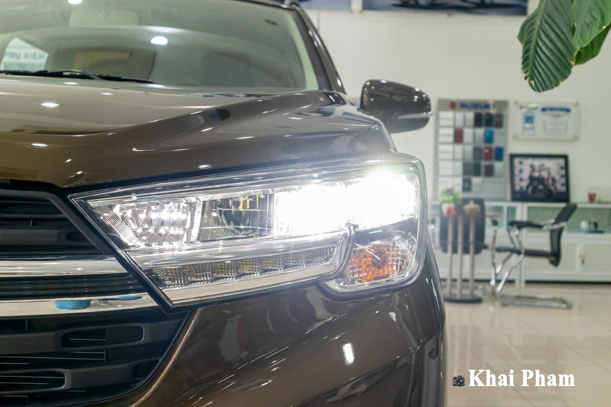 Ảnh đèn pha LED xe Suzuki XL7 2020 