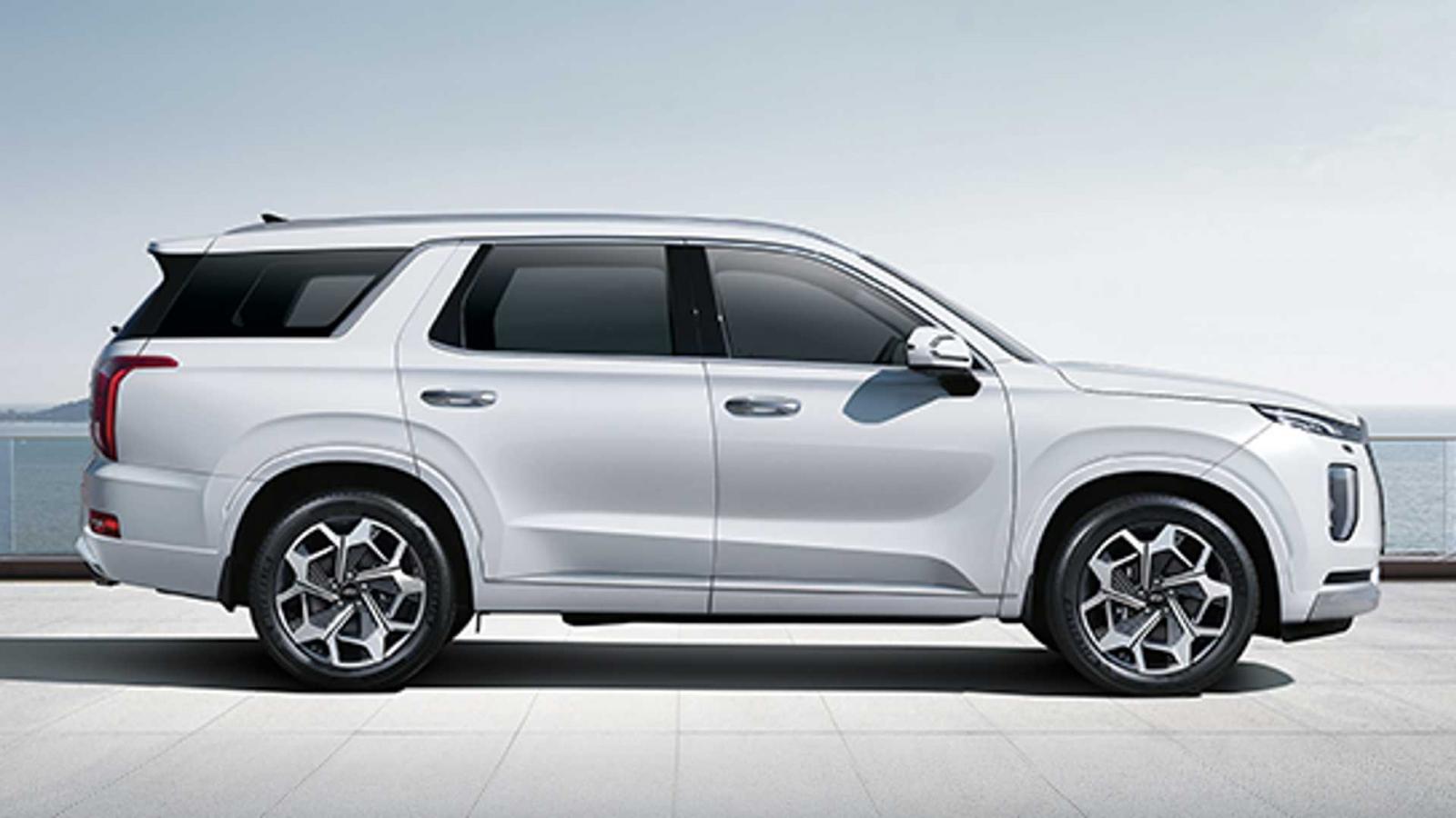 Hyundai Palisade cao cấp hơn, giá cũng khác hơn.