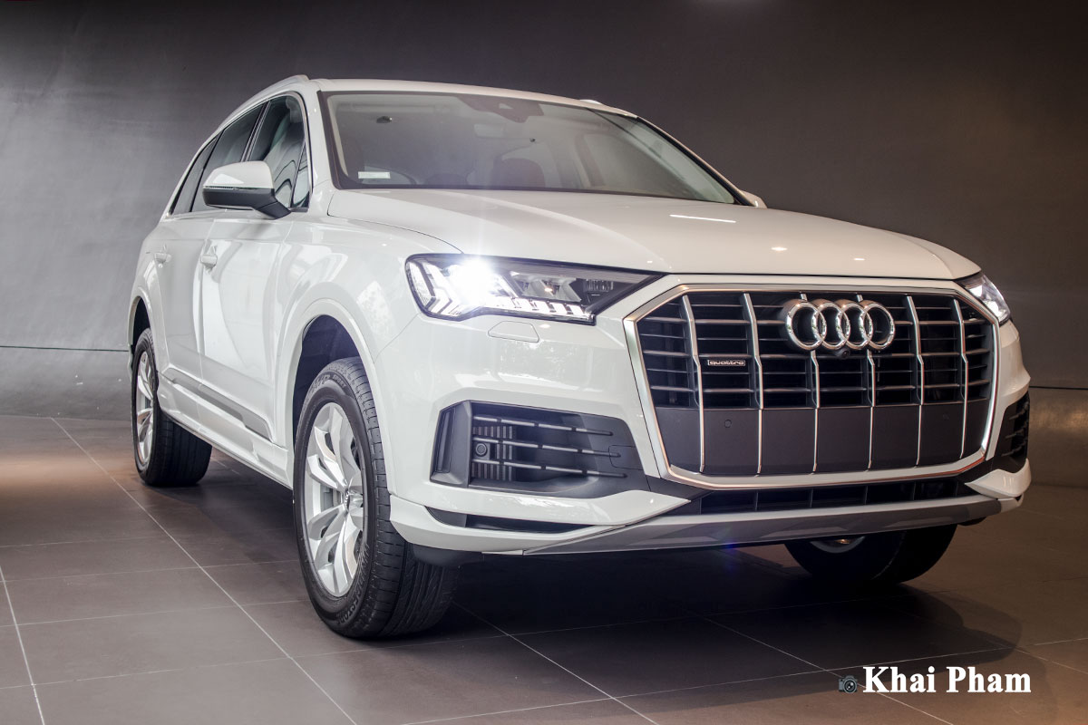 Ảnh trước xe Audi Q7 2020 có đèn