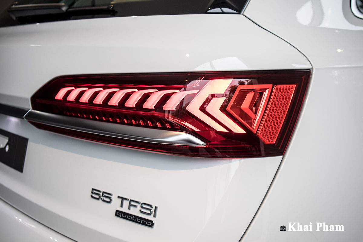 Ảnh đèn hậu phải xe Audi Q7 2020 phải 