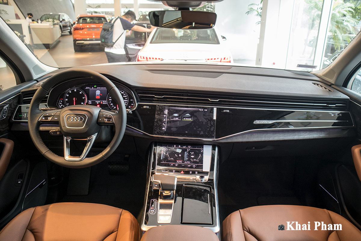 Ảnh táp-lô xe Audi Q7 2020 DƯỚI THẤP