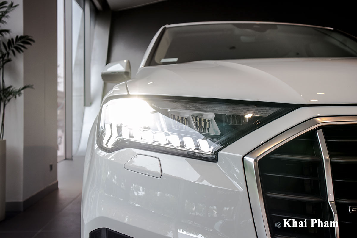 Ảnh đèn pha xe Audi Q7 2020