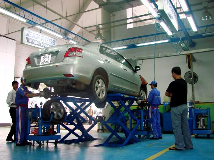 Xe Toyota Vios đang trong quá trình "trùng tu".