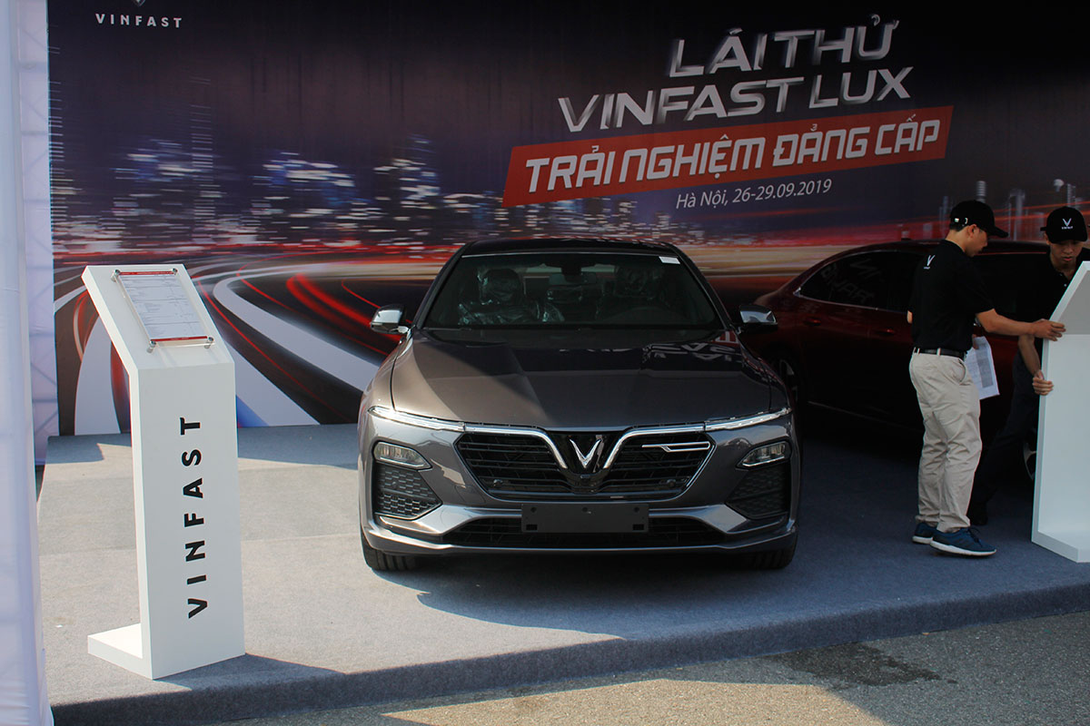 VinFast Lux A2.0 mới giảm giá hơn 200 triệu đồng tại Việt Nam 1