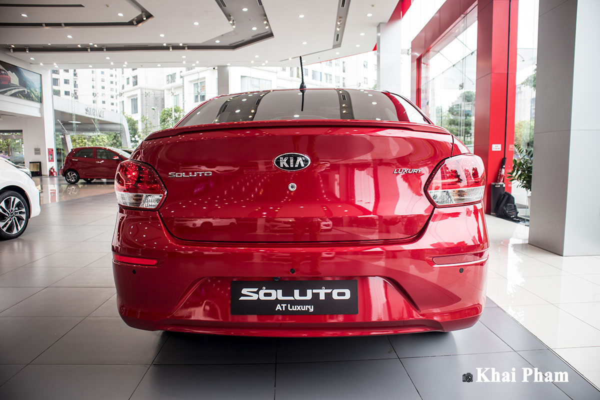 Ảnh chính diện đuôi xe Kia Soluto AT Luxury 2020 