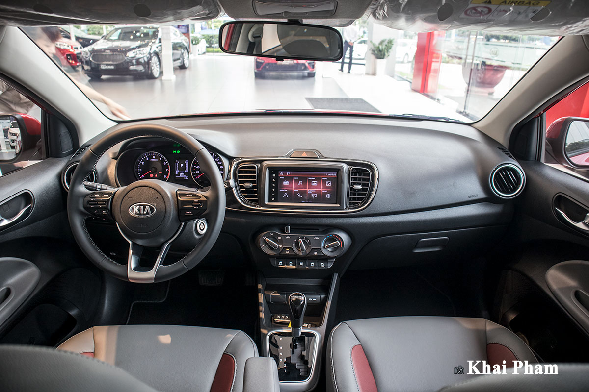 Ảnh khoang lái xe Kia Soluto AT Luxury 2020 1