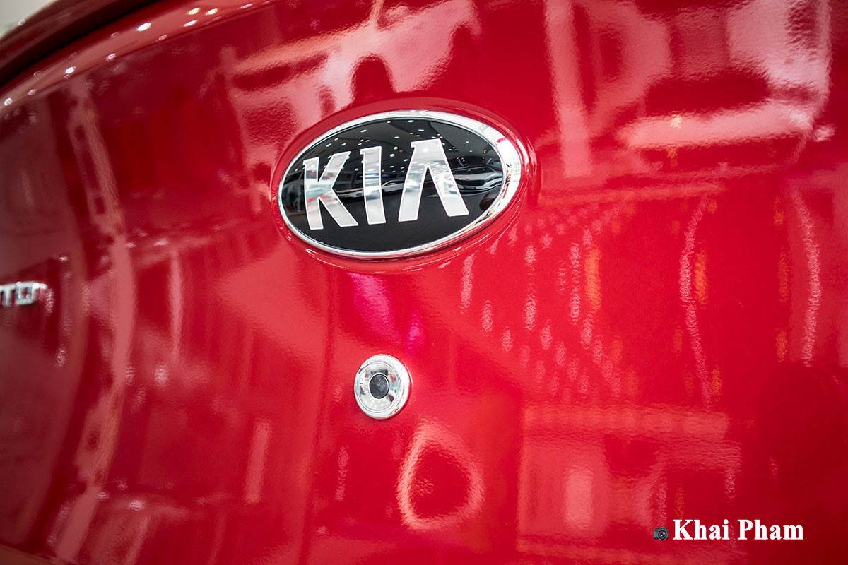 Ảnh nút bấm mở cốp xe Kia Soluto AT Luxury 2020
