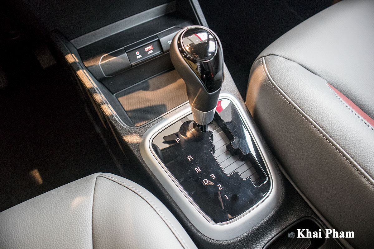 Ảnh cần số xe Kia Soluto AT Luxury 2020