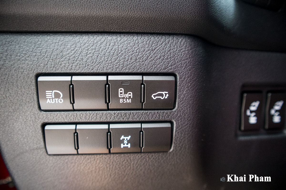 Ảnh nút bấm đèn xe Lexus NX 300 2020 sa