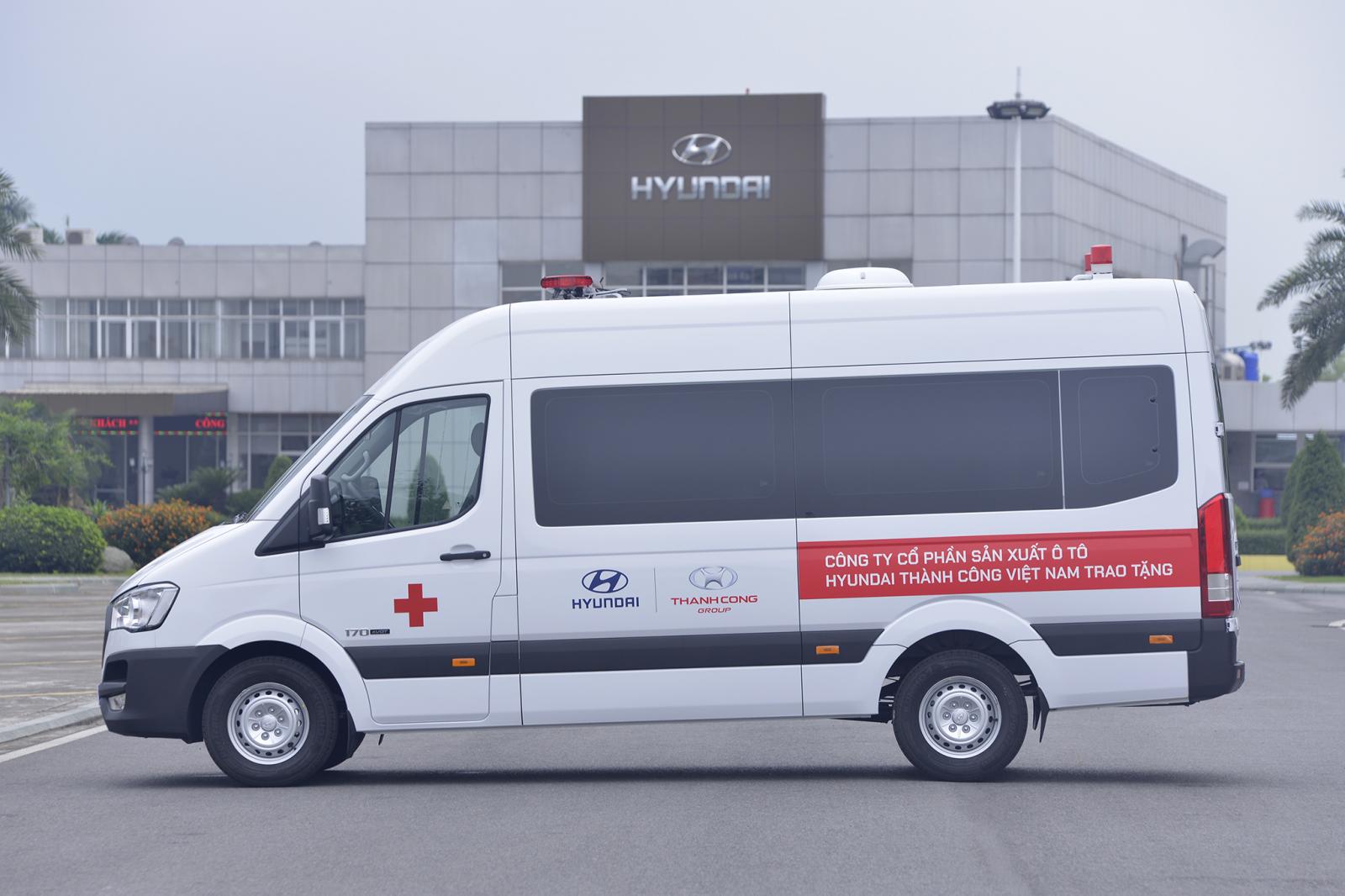 Hyundai tặng 10 xe Solati cho cơ sở y tế tuyến đầu chống dịch Covid-19 a4