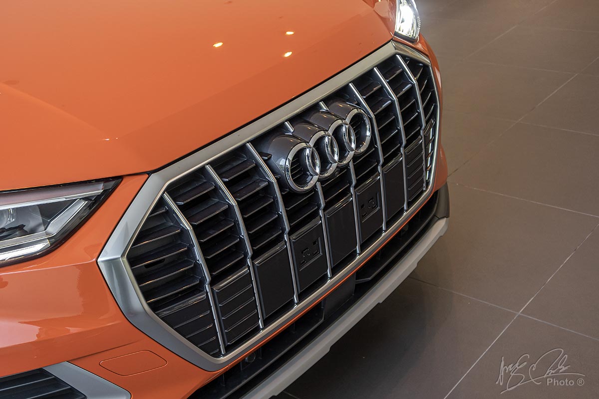 Đánh giá xe Audi Q3 2020: Thiết kế các nan dọc nổi bật là xu hướng mới trên các dòng xe Audi SUV.