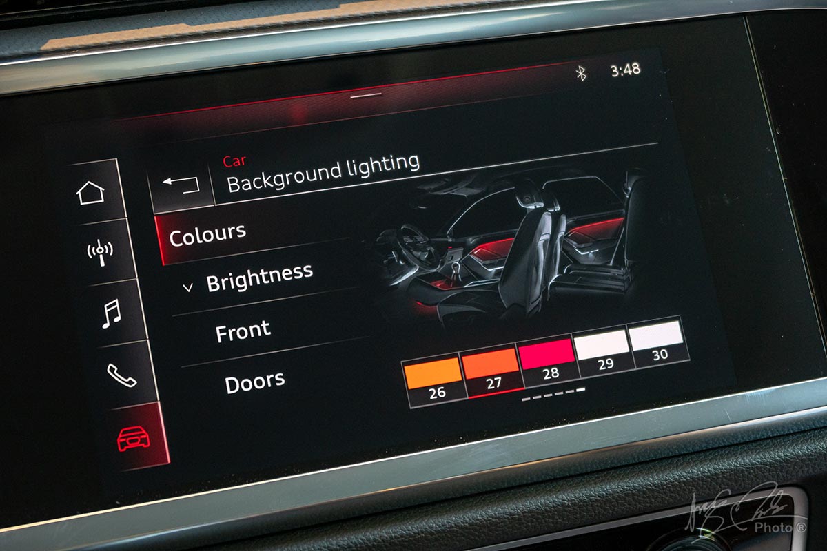 Đánh giá xe Audi Q3 2020: Đèn viền nội thất được thiết kế rất tinh tế.