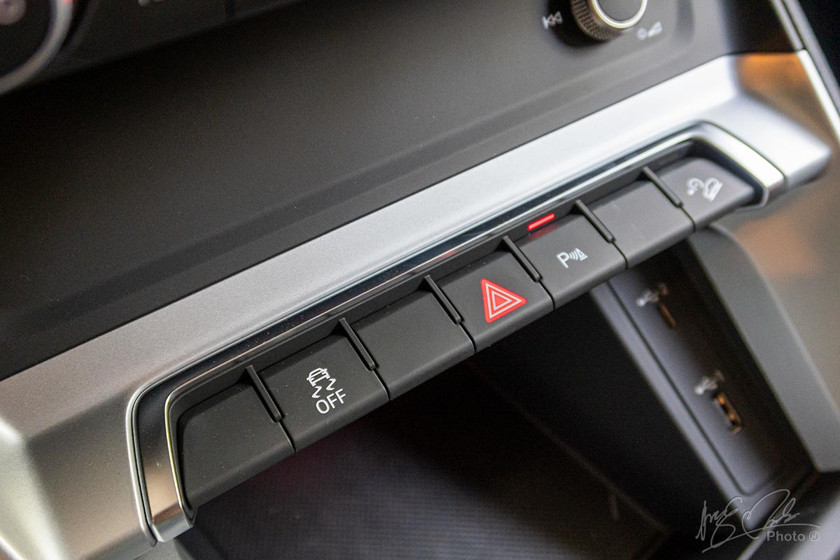 Đánh giá xe Audi Q3 2020: Hệ thống cân bằng điện tử.