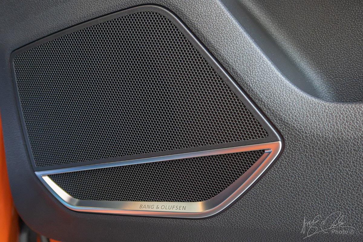 Đánh giá xe Audi Q3 2020: Hệ thống âm thanh cao cấp Bang & Olufsen.