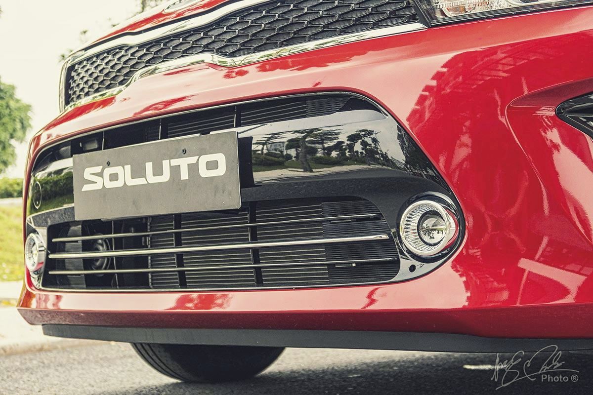 Đánh giá xe Kia Soluto AT Luxury 2020: Hốc gió hình thang cỡ lớn.