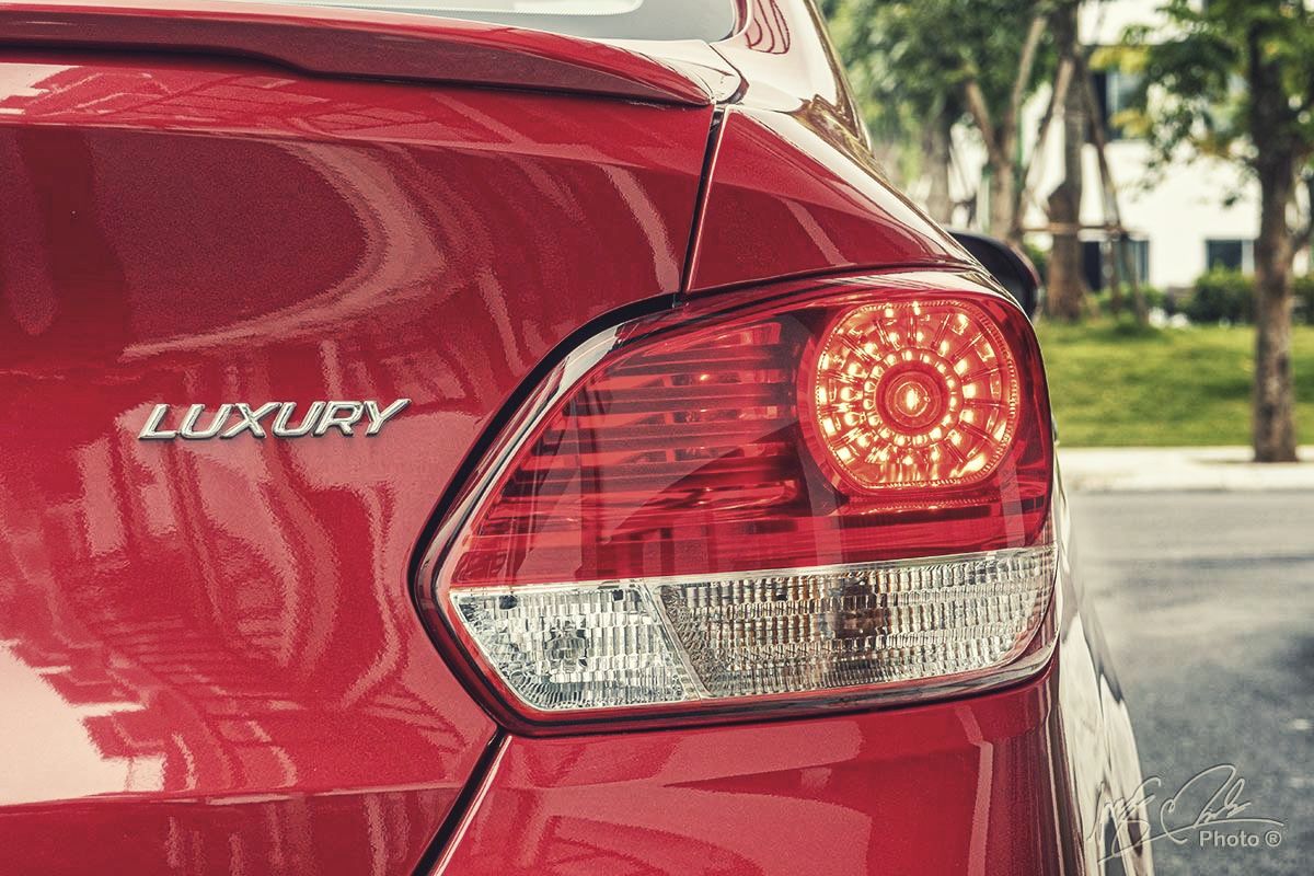 Đánh giá xe Kia Soluto AT Luxury 2020: Cụm đèn hậu đơn giản.