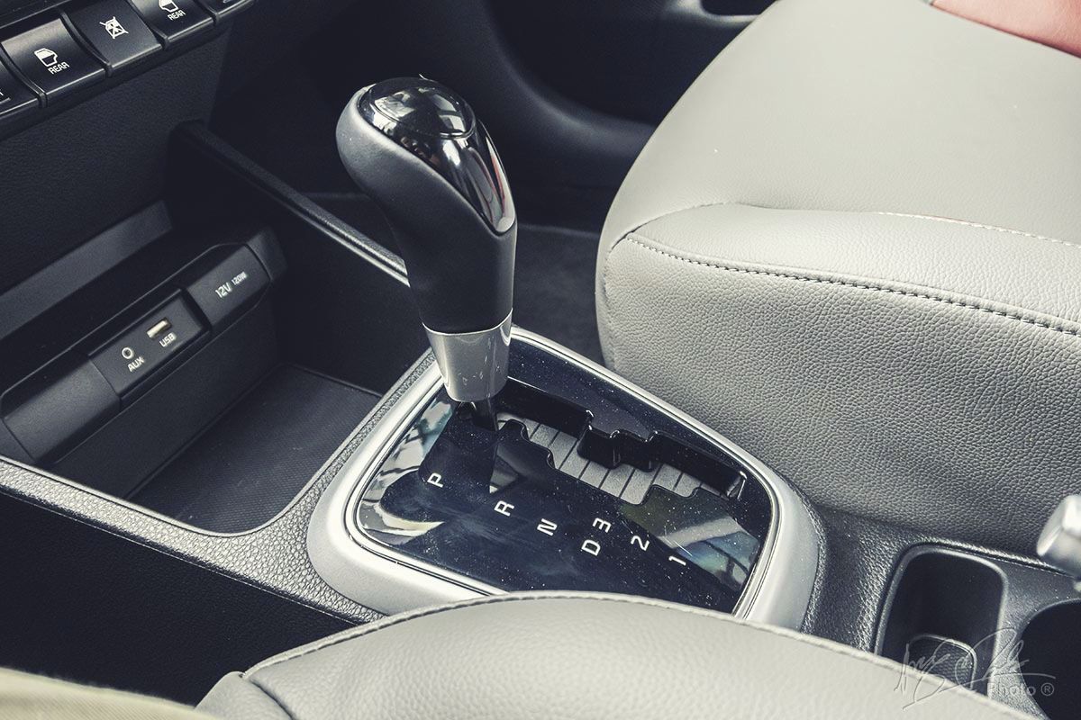 Đánh giá xe Kia Soluto AT Luxury 2020: Hộp số tự động 4 cấp.