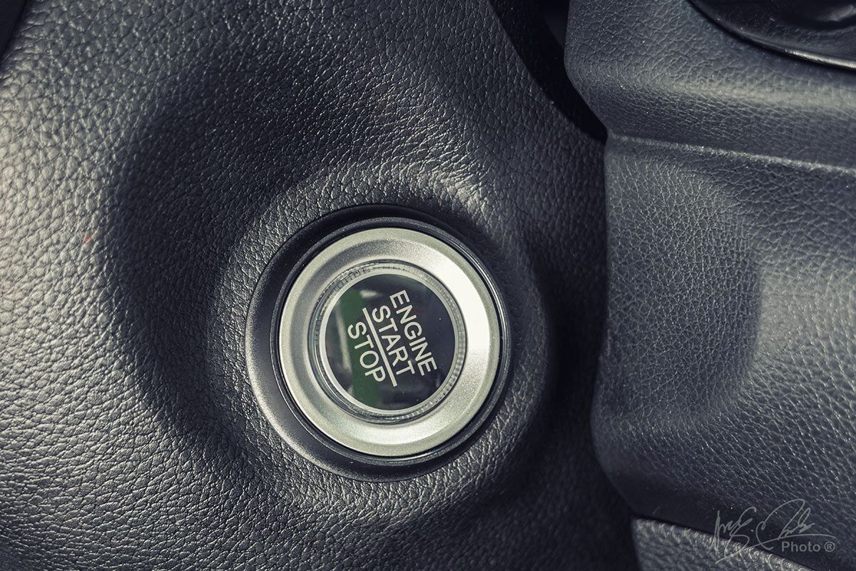 Đánh giá xe Kia Soluto AT Luxury 2020: Nút bấm khởi động.