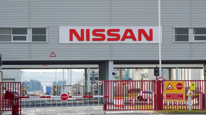 Doanh số giảm, Nissan cắt giảm chi phí và khai tử xe.