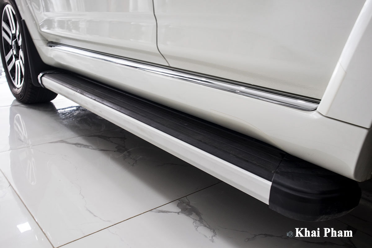 Ngắm bộ ảnh chi tiết xe Toyota 4Runner Limited nhập Mỹ tại Việt Nam 12 Ảnh bậc lên xuống xe Toyota 4Runner Limited