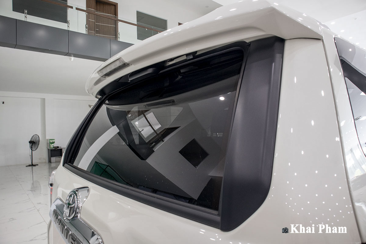 Ngắm bộ ảnh chi tiết xe Toyota 4Runner Limited nhập Mỹ tại Việt Nam 17 Ảnh kính hậu xe Toyota 4Runner Limited