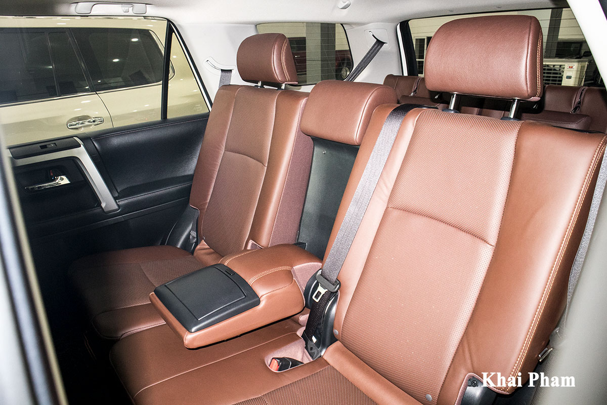 Ngắm bộ ảnh chi tiết xe Toyota 4Runner Limited nhập Mỹ tại Việt Nam 21 Ảnh ghế sau xe Toyota 4Runner Limited