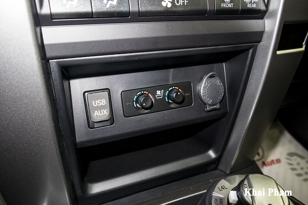 Ngắm bộ ảnh chi tiết xe Toyota 4Runner Limited nhập Mỹ tại Việt Nam 34 Ảnh tiện nghi xe Toyota 4Runner Limited